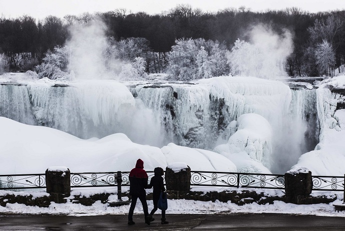 Niagara şelalesi dondu!